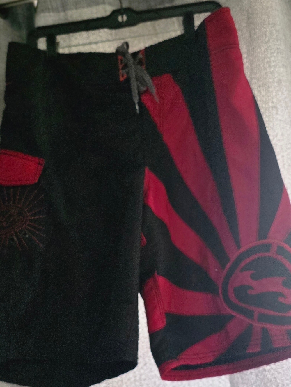 Billabong Boardshorts – Size 32 – Red/Black Surf Shorts